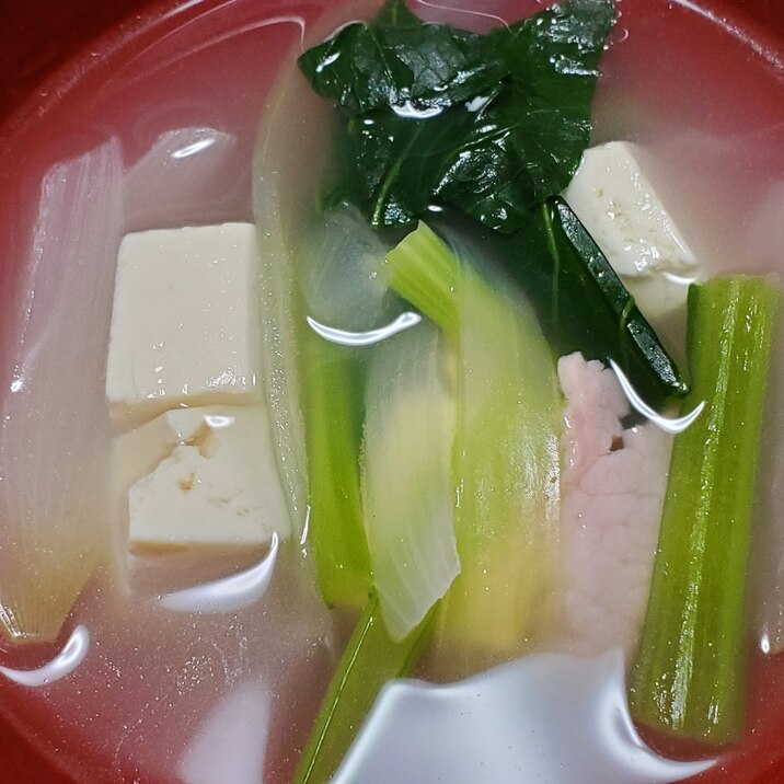 バター風味の野菜鶏ガラスープ